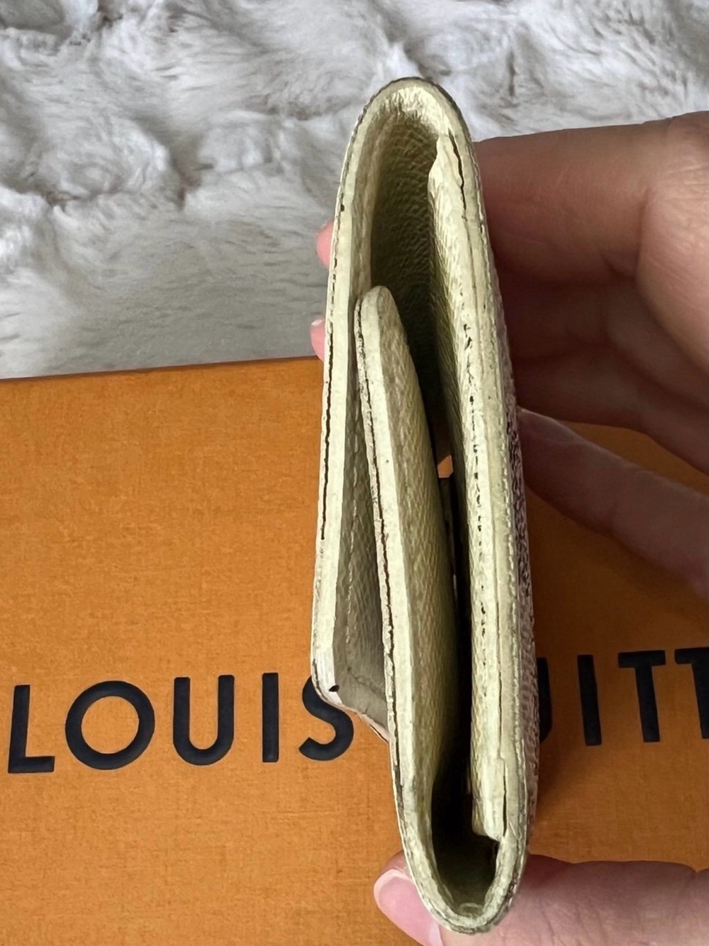 Louis Vuitton Damier Azur Key Holder - Picture 3 of 6